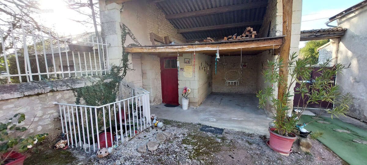 Maison à MONTS-SUR-GUESNES