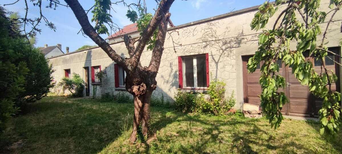 Maison à LES CLAYES-SOUS-BOIS