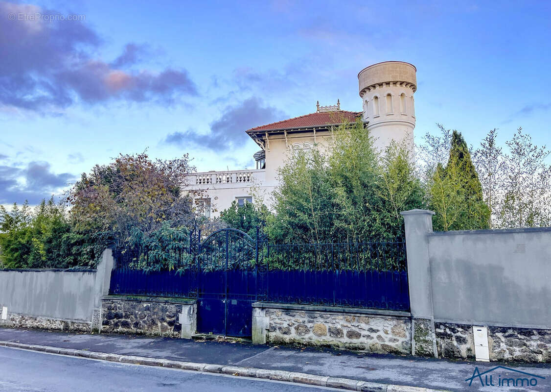 Maison à LE PERREUX-SUR-MARNE