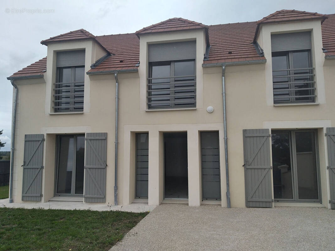 Maison à LONGNES