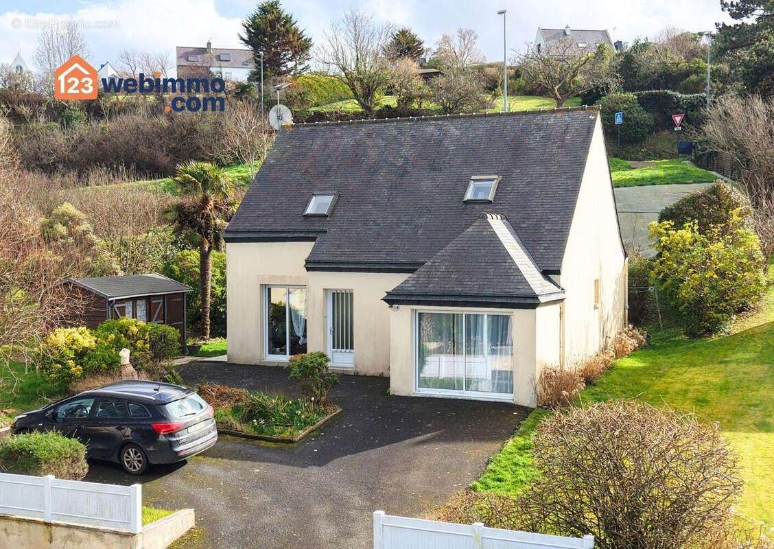 Maison à TREDREZ-LOCQUEMEAU