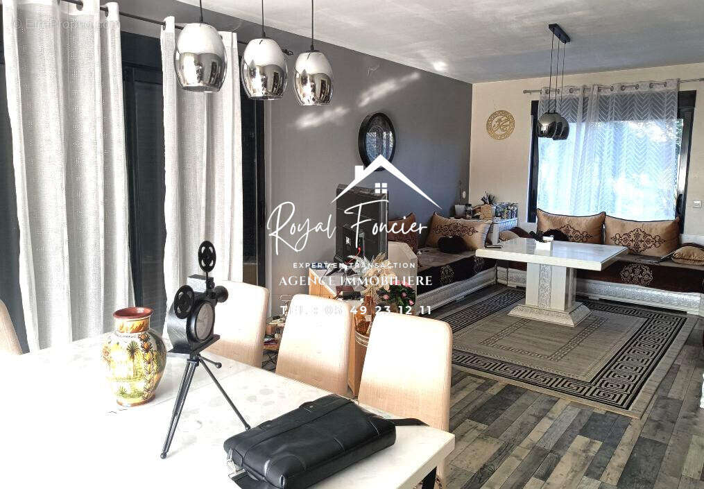 Pièce de vie de 32 m2  - Maison à CHATELLERAULT