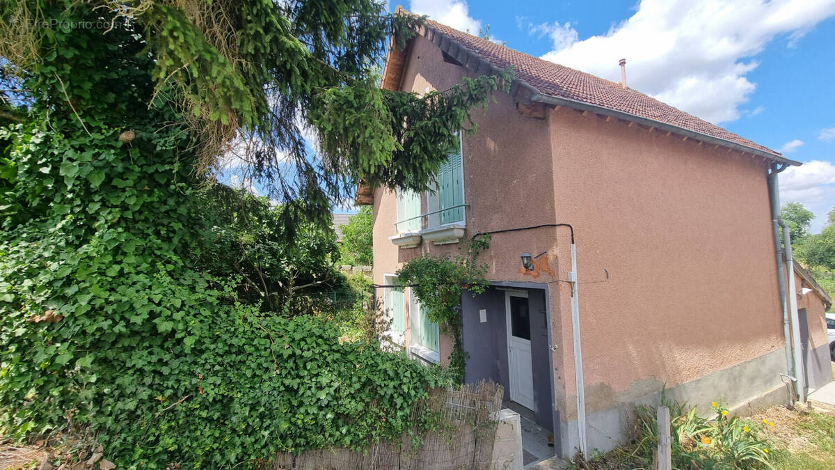 Maison à PLAIMPIED-GIVAUDINS