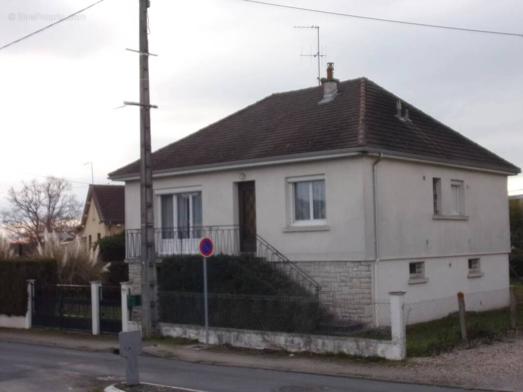 Maison à YZEURE