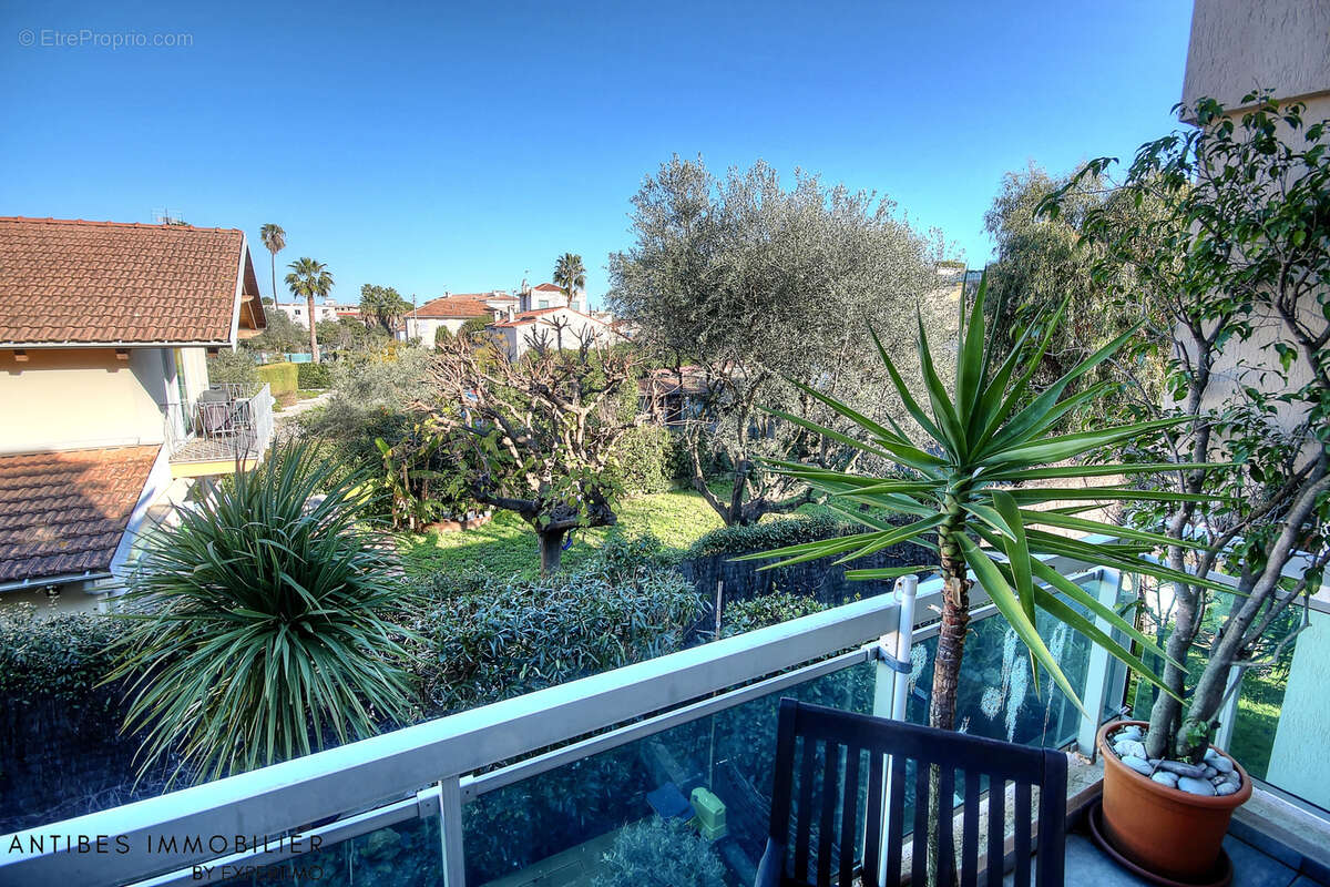 Appartement à VALLAURIS