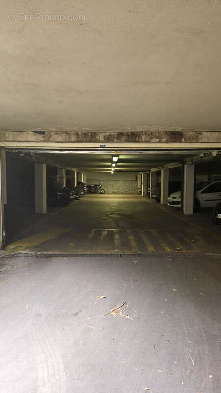 Parking à PARIS-10E