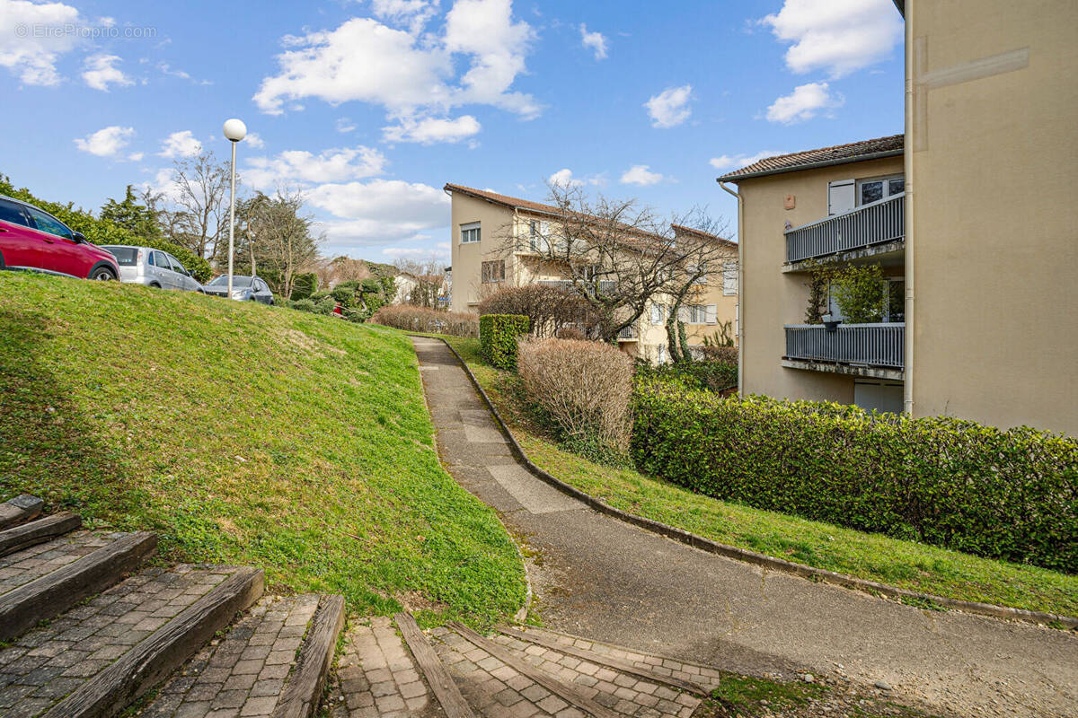Appartement à SAINT-GENIS-LAVAL