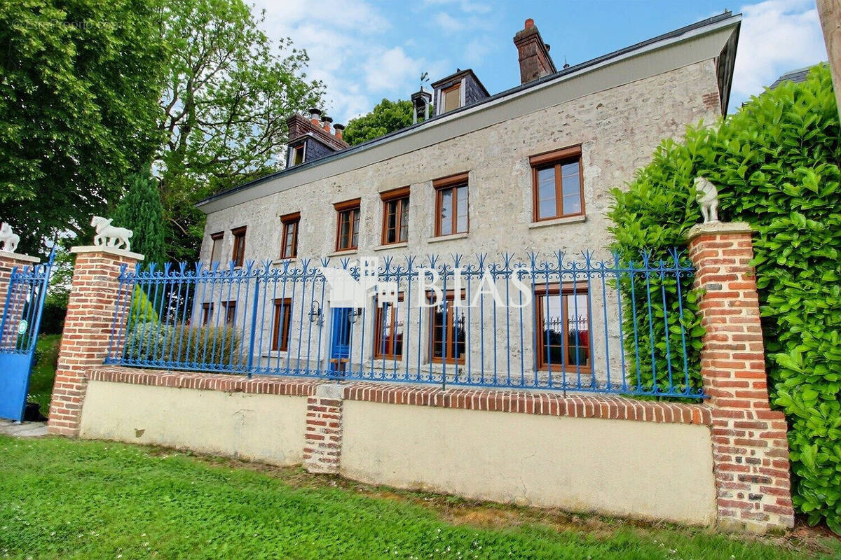 Maison à SAINT-OUEN-DE-THOUBERVILLE