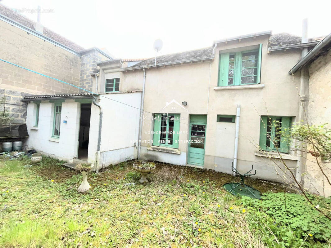 Vue arrière  - Maison à YZEURES-SUR-CREUSE
