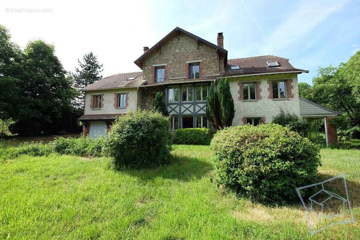 Maison à VOISINS-LE-BRETONNEUX