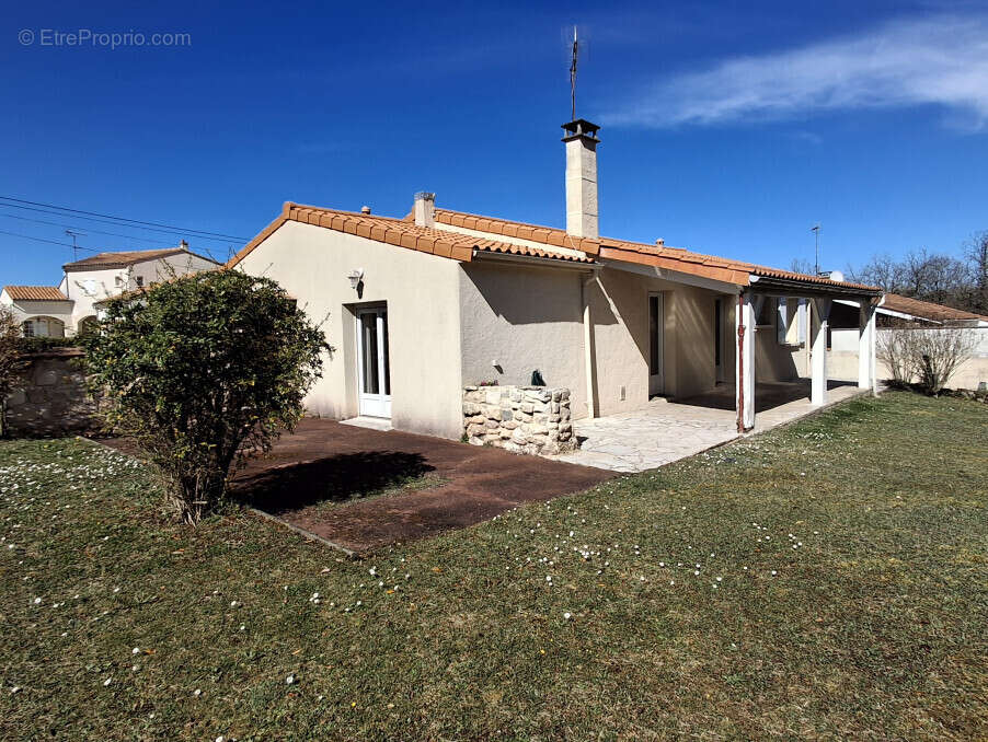 Maison à PUYMOYEN