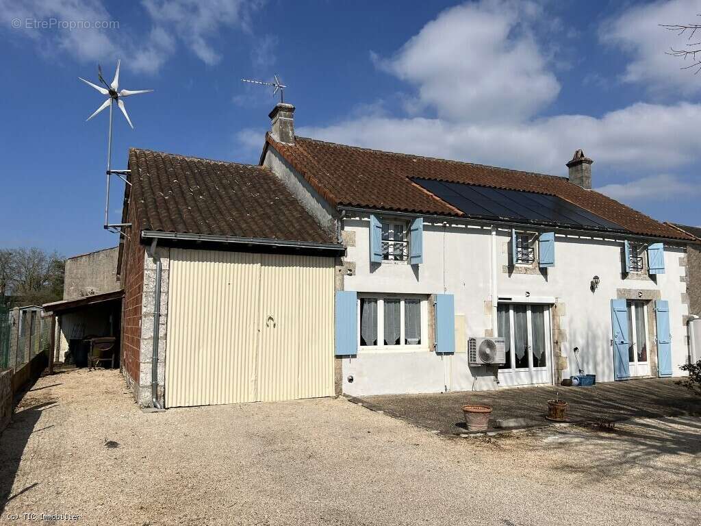 Maison à RUFFEC