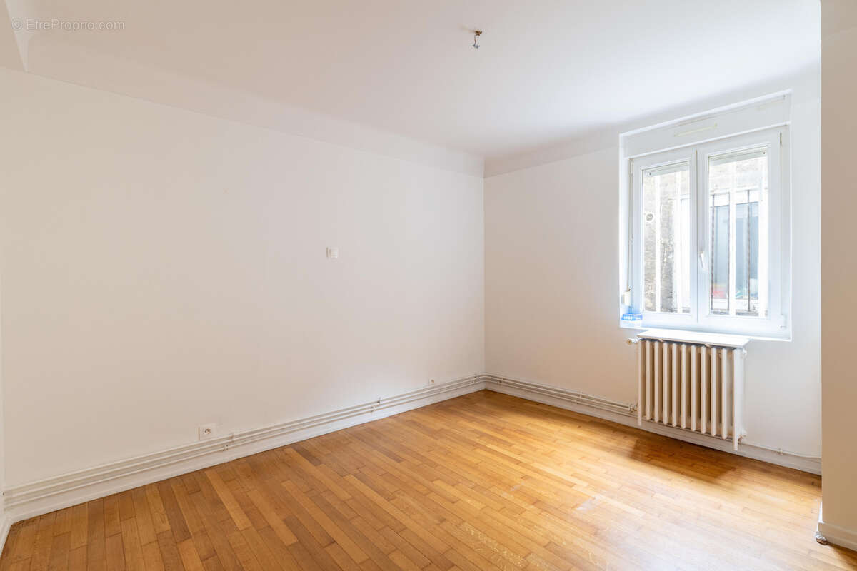 Appartement à CHATEL-SAINT-GERMAIN