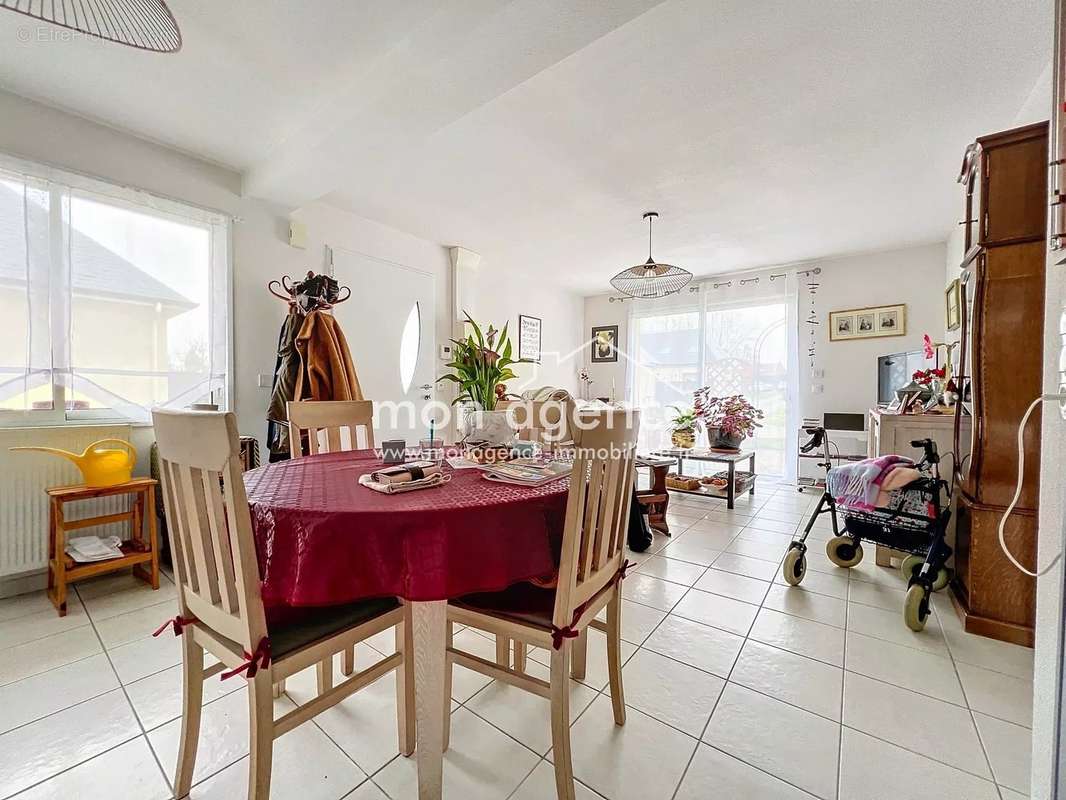 Appartement à BUCHY