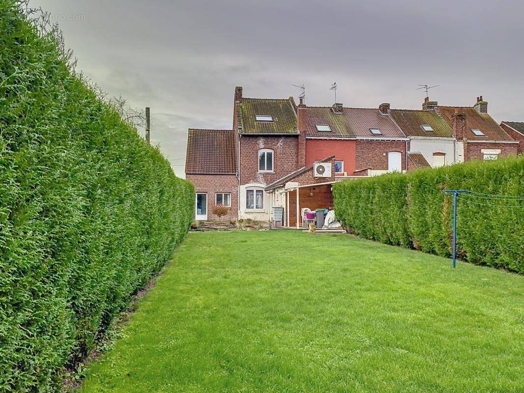 Maison à LA CHAPELLE-D&#039;ARMENTIERES