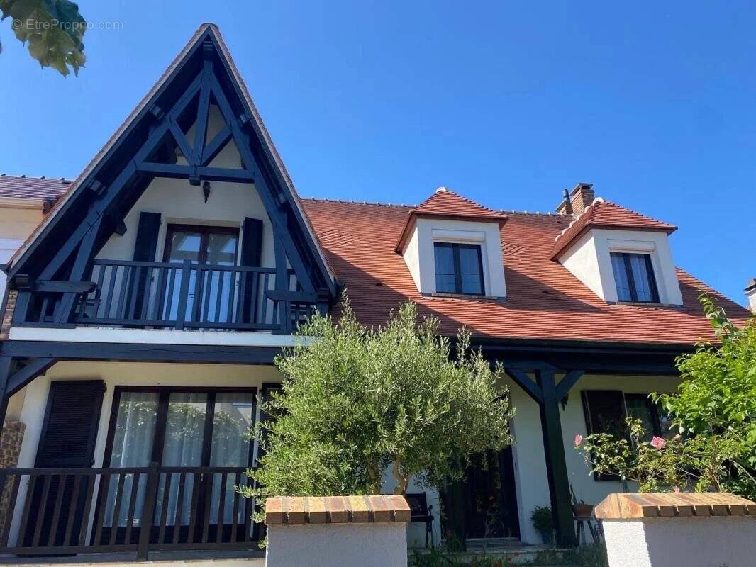 Maison à CHAMPS-SUR-MARNE