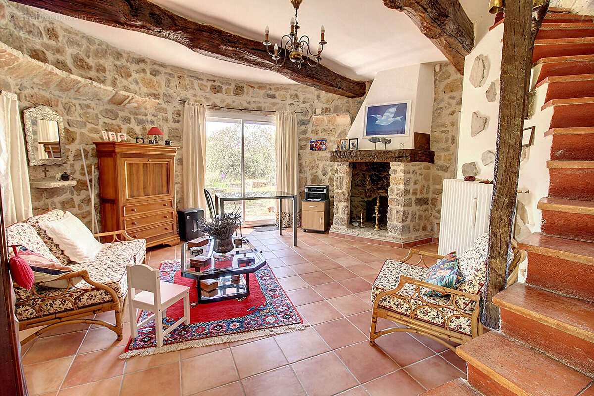 Maison à ENTRECASTEAUX