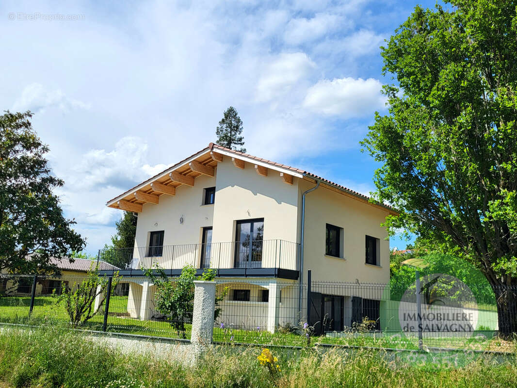 Maison à LA TOUR-DE-SALVAGNY