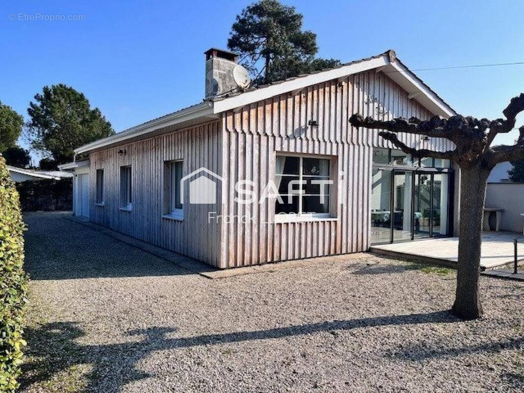 Photo 1 - Maison à VENDAYS-MONTALIVET