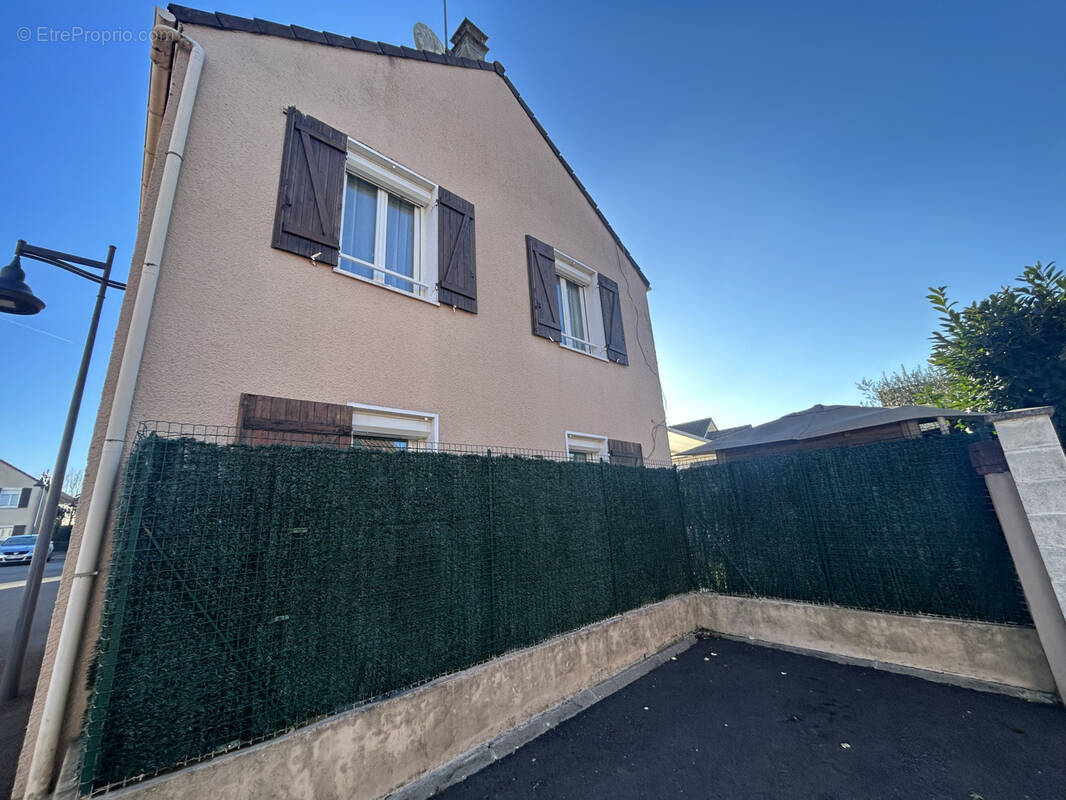 Maison à SARCELLES
