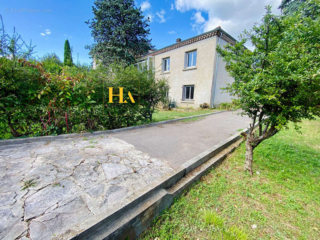 Maison à MONTELIMAR