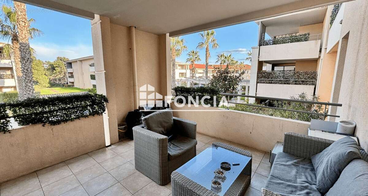 Appartement à ROQUEBRUNE-SUR-ARGENS