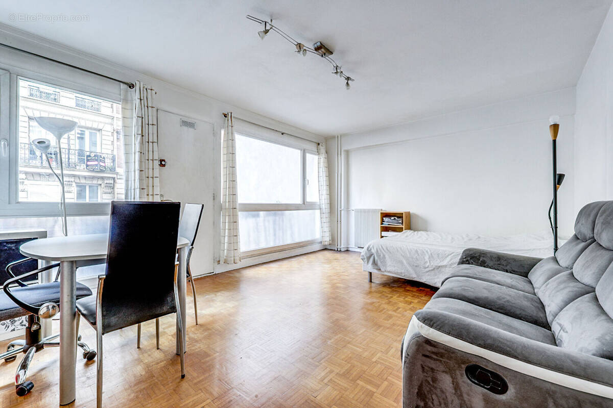 Appartement à PARIS-14E