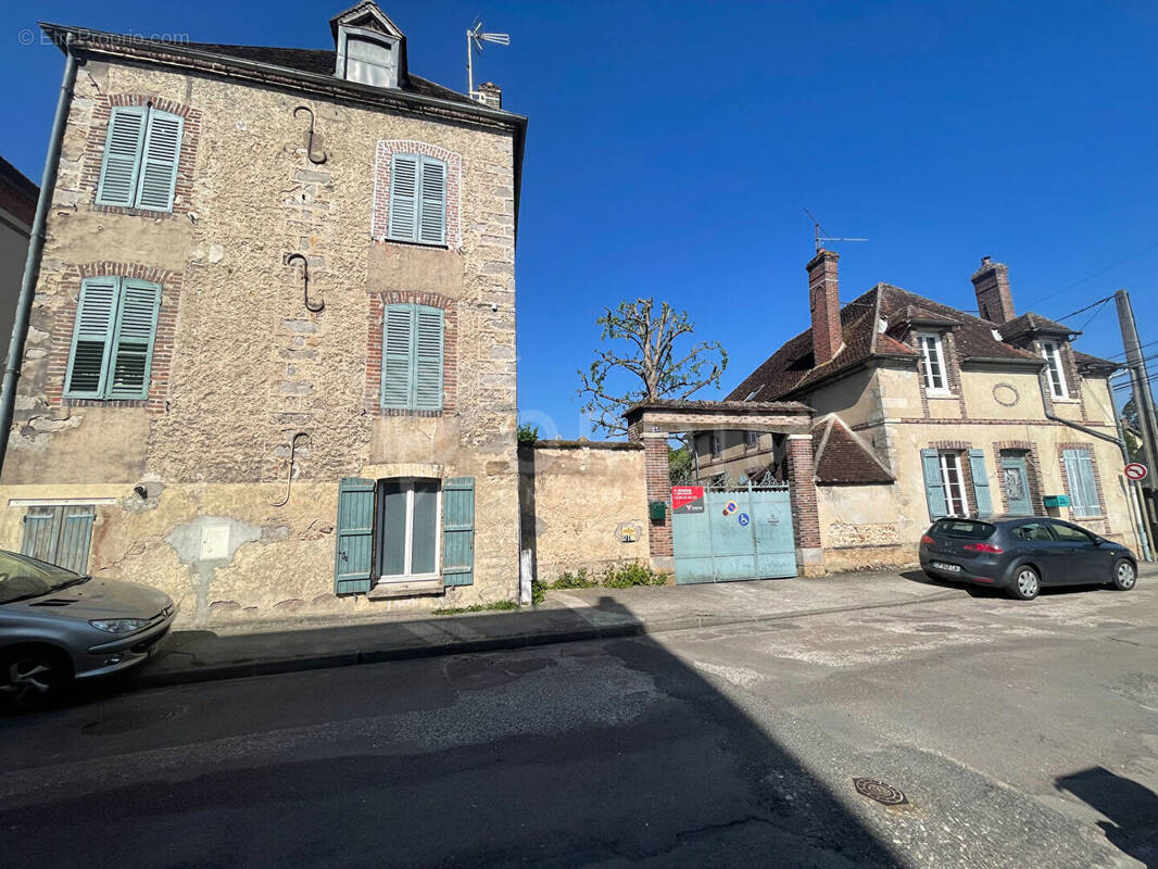 Maison à VILLENEUVE-SUR-YONNE