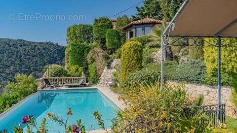 Maison à EZE