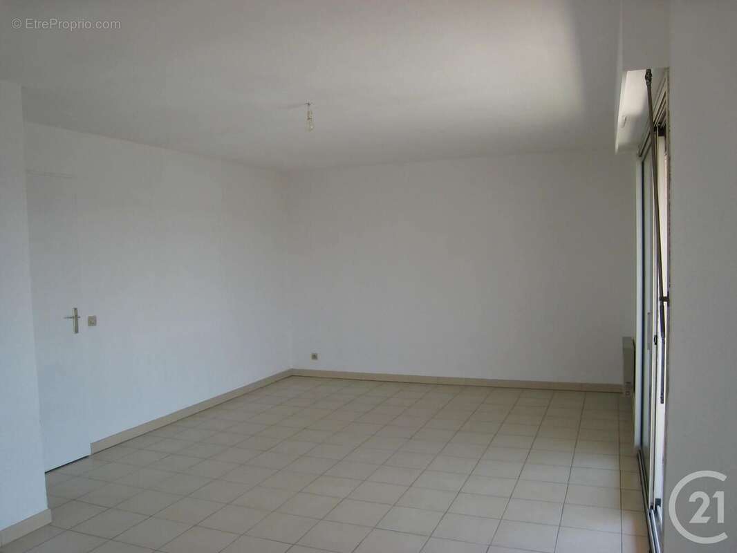 Appartement à MAUGUIO