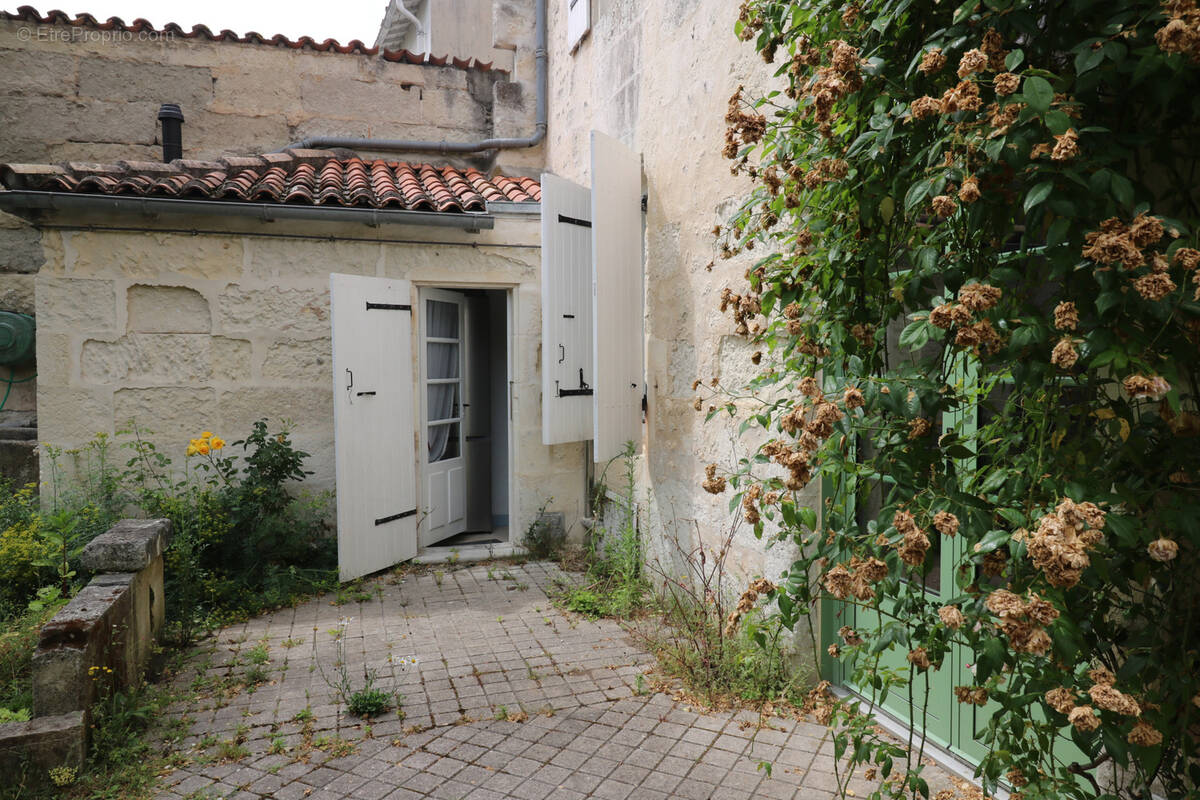 Appartement à SAINTES