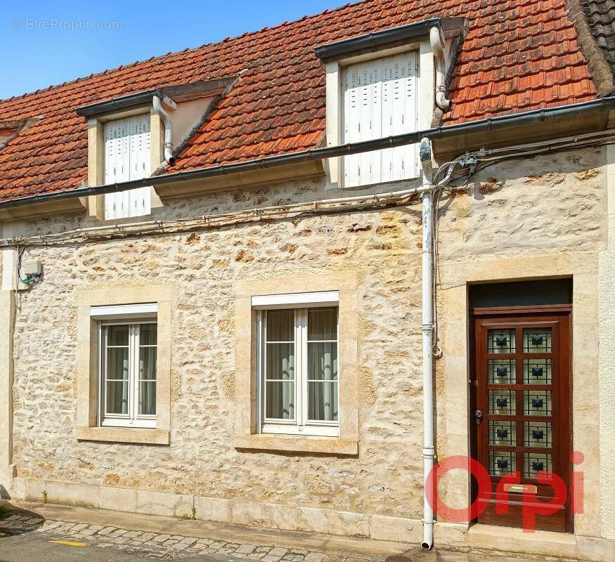 Maison à SAINT-AMAND-MONTROND