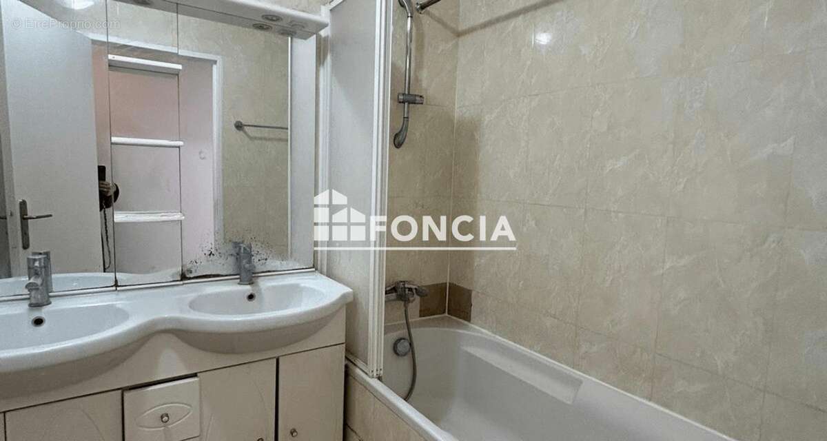 Appartement à PARIS-19E
