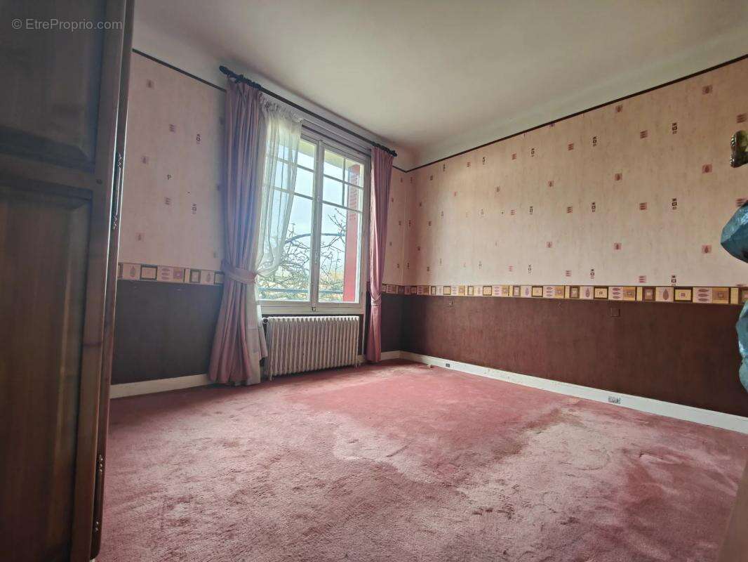 Maison à LES CLAYES-SOUS-BOIS