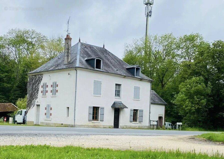 Maison à MERY-ES-BOIS