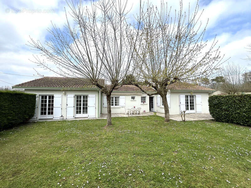 Maison à SAINT-GERMAIN-D&#039;ESTEUIL