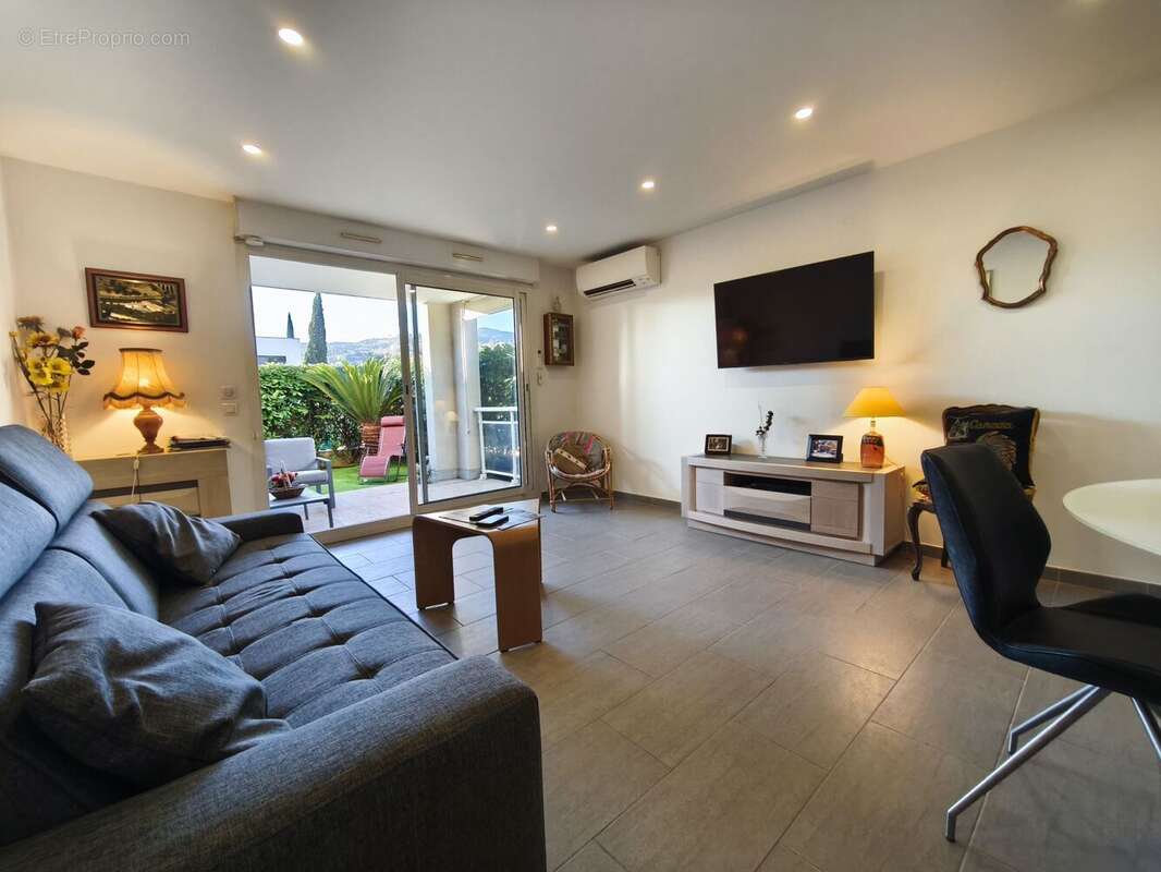 Appartement à MANDELIEU-LA-NAPOULE