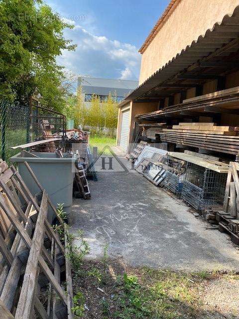 Commerce à TOURRETTES