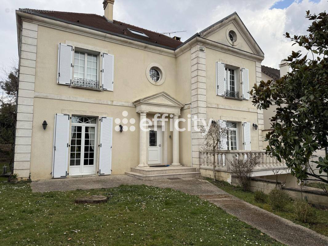 Maison à SAINT-REMY-LES-CHEVREUSE