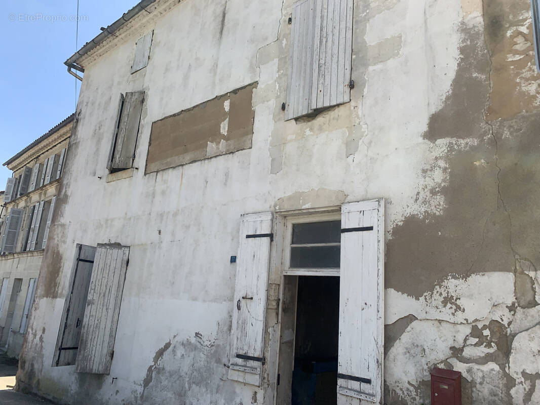 Maison à MORTAGNE-SUR-GIRONDE