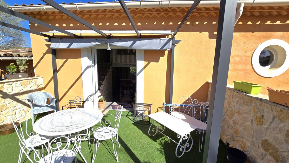 Appartement à SALERNES