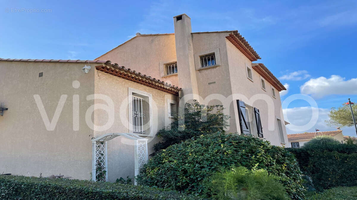 Maison à SAINT-VICTORET