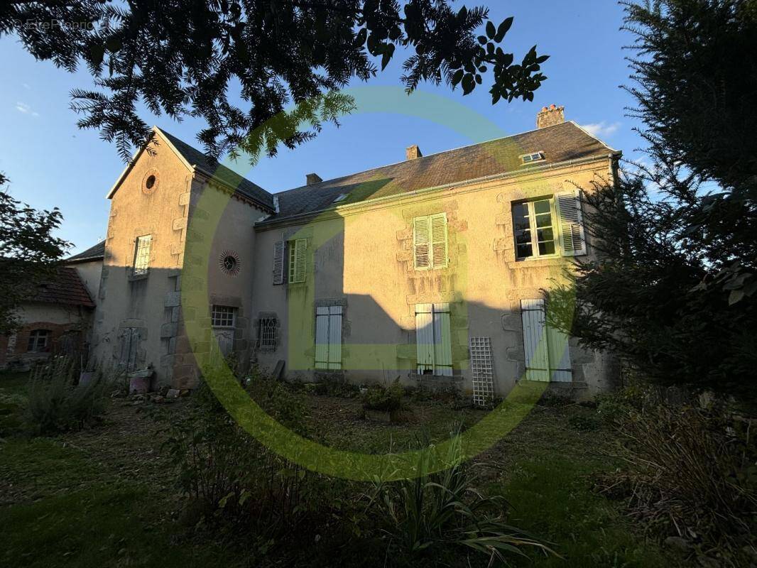 Maison à CHENERAILLES