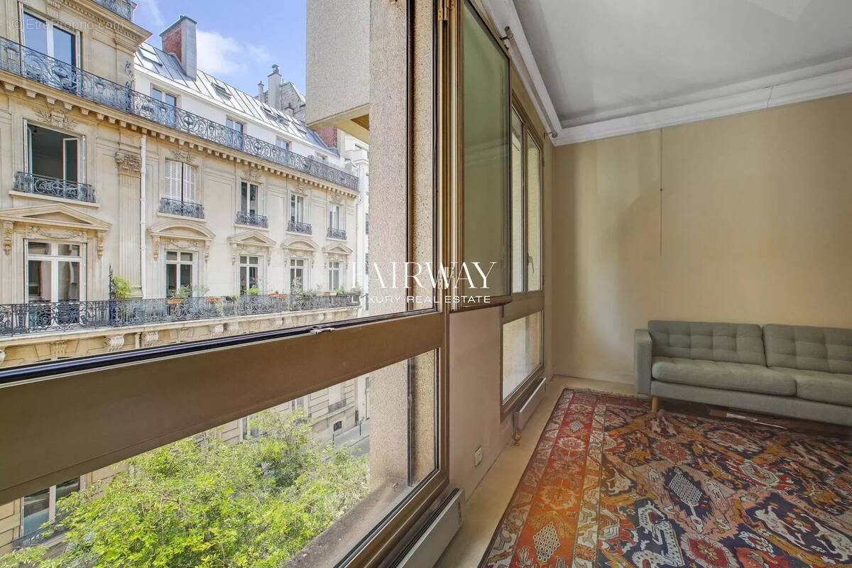 Appartement à PARIS-8E