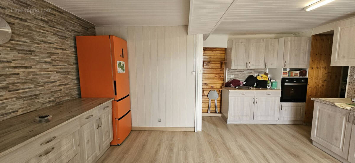 Appartement à CREUZIER-LE-VIEUX