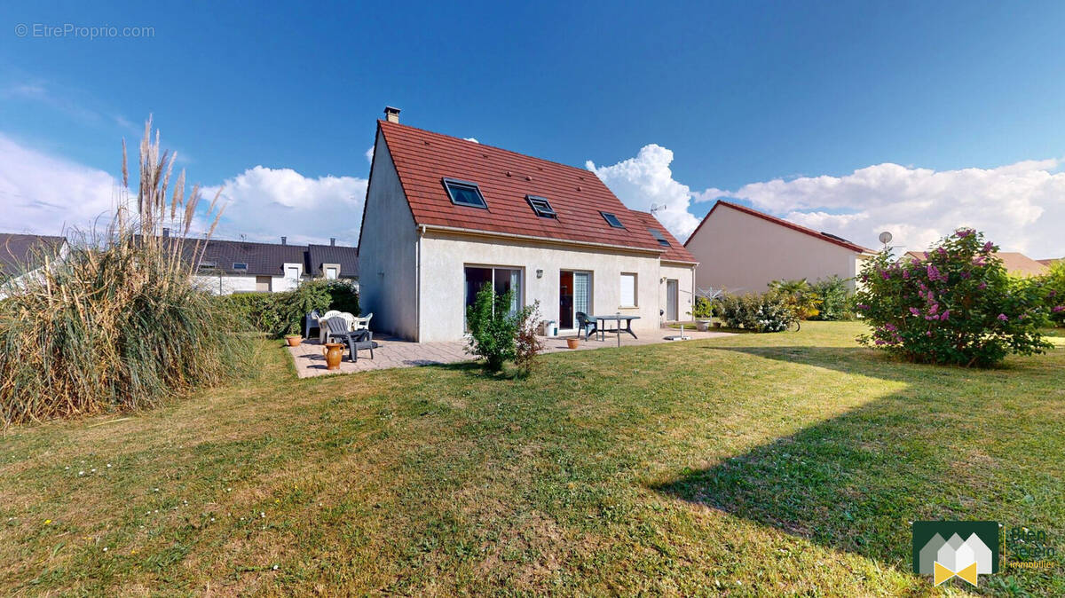 Maison à CHAMPHOL