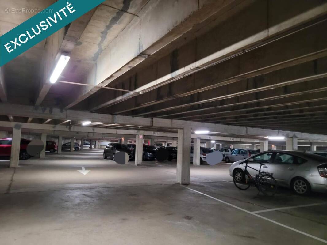 Photo 1 - Parking à RENNES