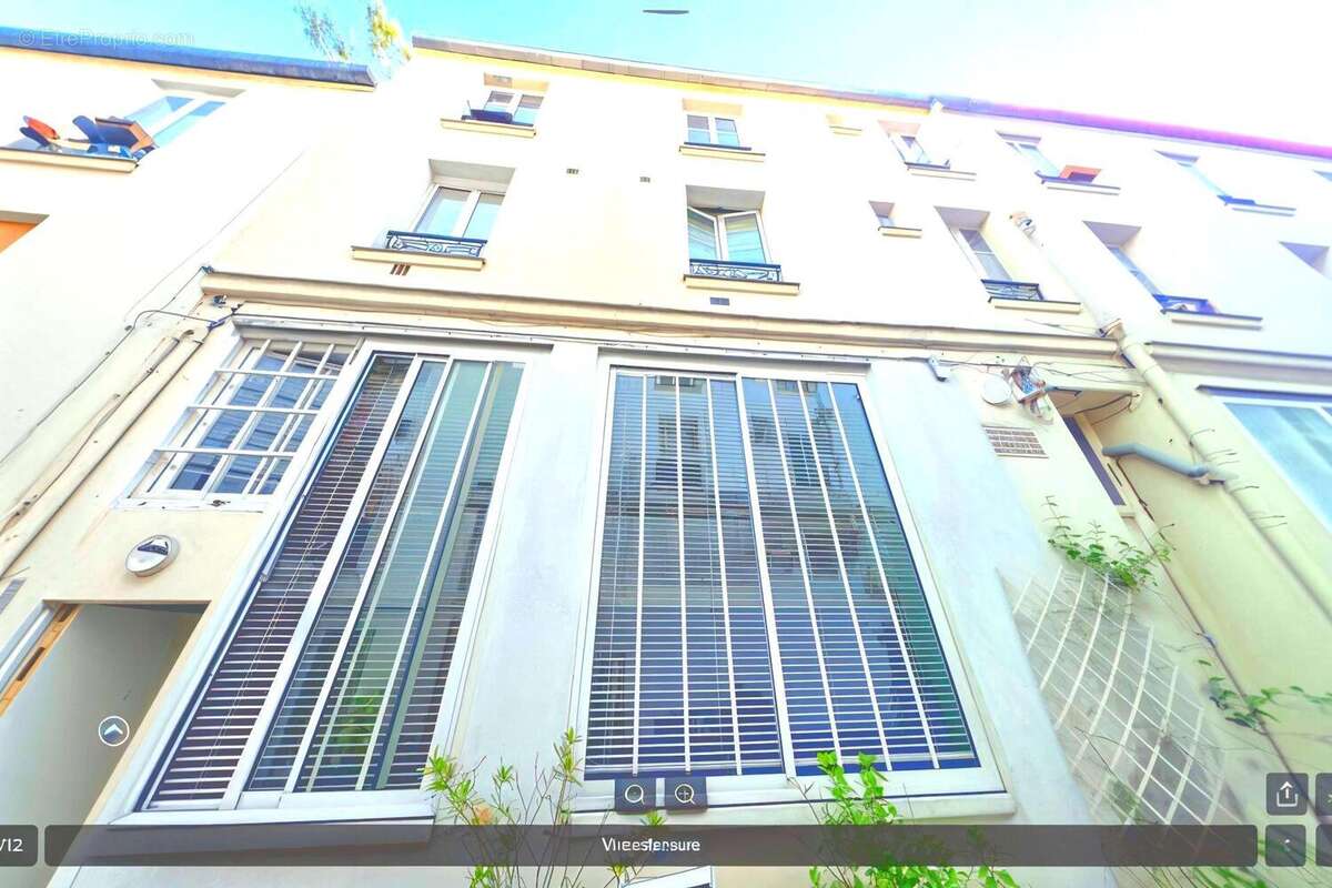 Atelier d&#039;Artiste Façade Vitrée de 4 Mètre de Hauteur laissant entré la lumière naturelle - Appartement à PARIS-20E