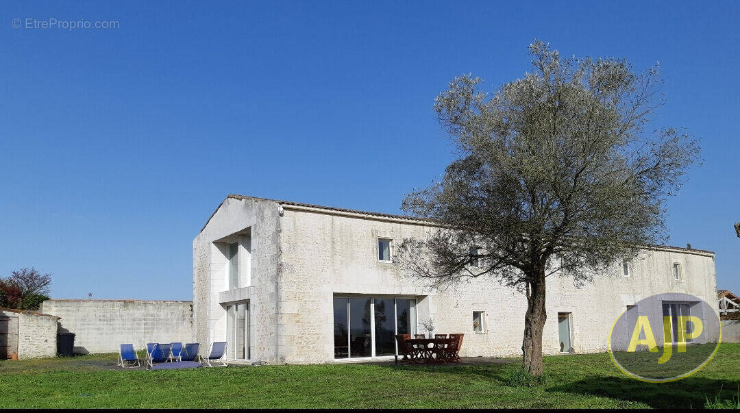 Maison à SAINT-MICHEL-EN-L&#039;HERM
