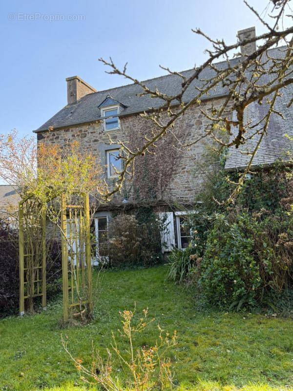 Maison à PLEUDIHEN-SUR-RANCE